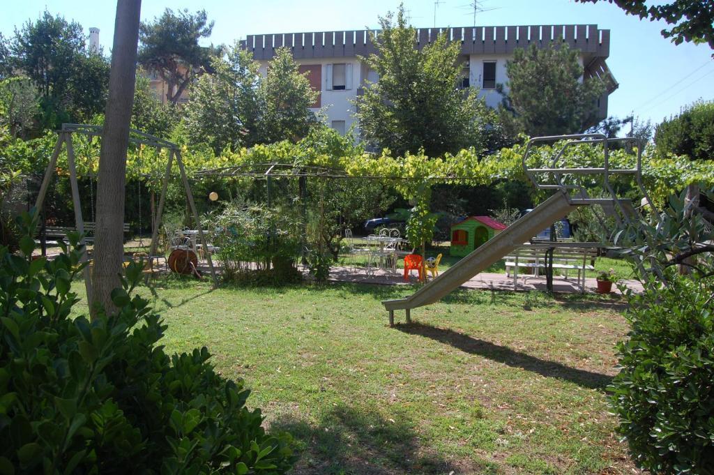 Hotel Perugini Marebello Exterior foto