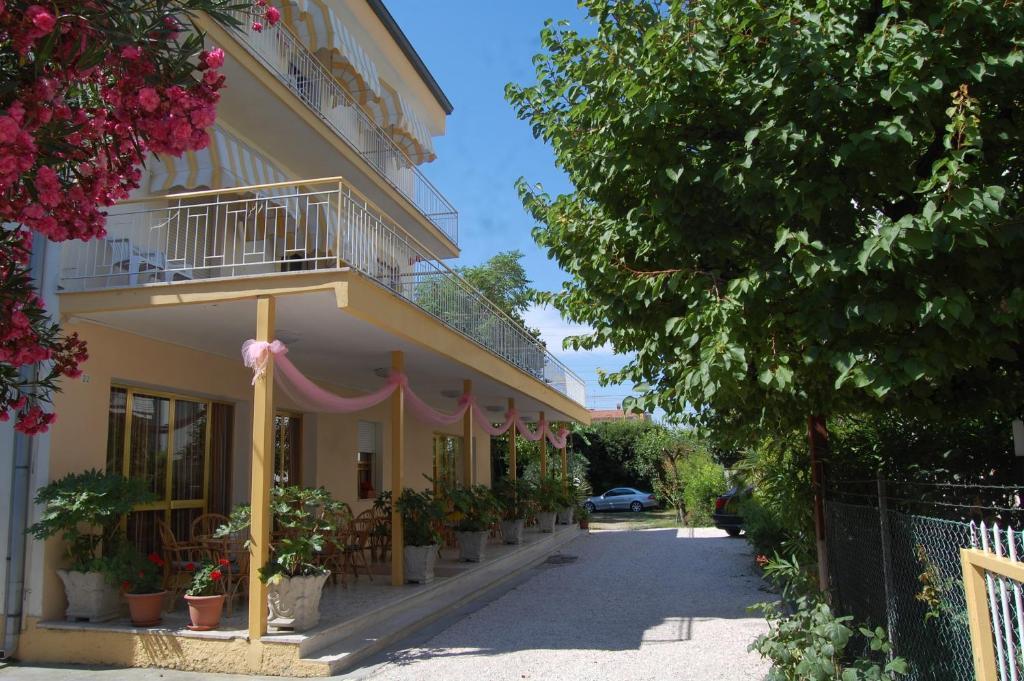 Hotel Perugini Marebello Exterior foto